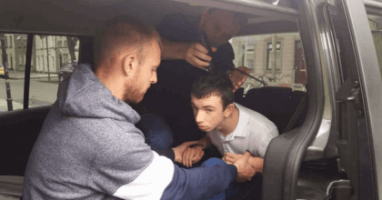 Barber gives haircut in a car seat to give this autistic child a more calm experience