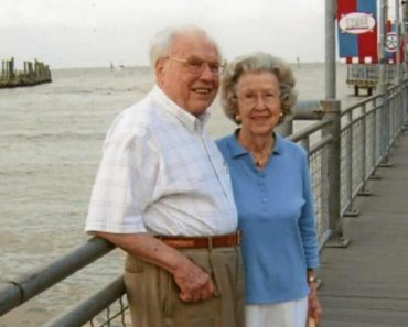 Couple breaks the world record for the longest couple married. 