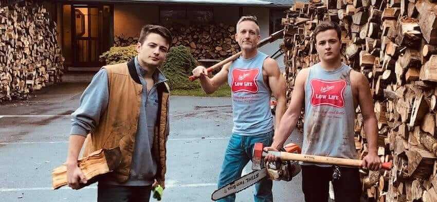 Twins and their father decide to donate wood for families struggling with the cold.