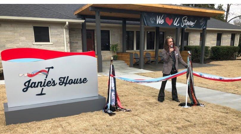 Aerosmith’s Steven Tyler opens 2nd home for abused women