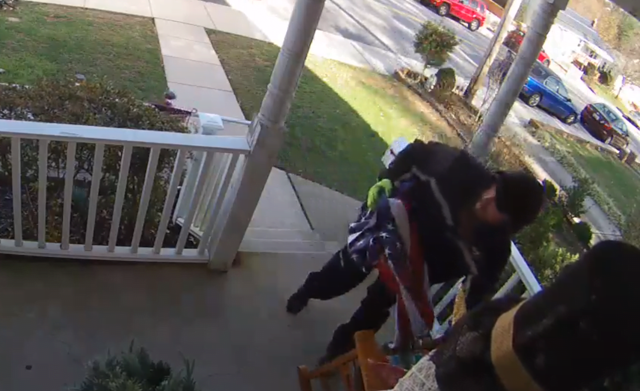 FedEx driver leaves truck after noticing flag on homeowner’s lawn