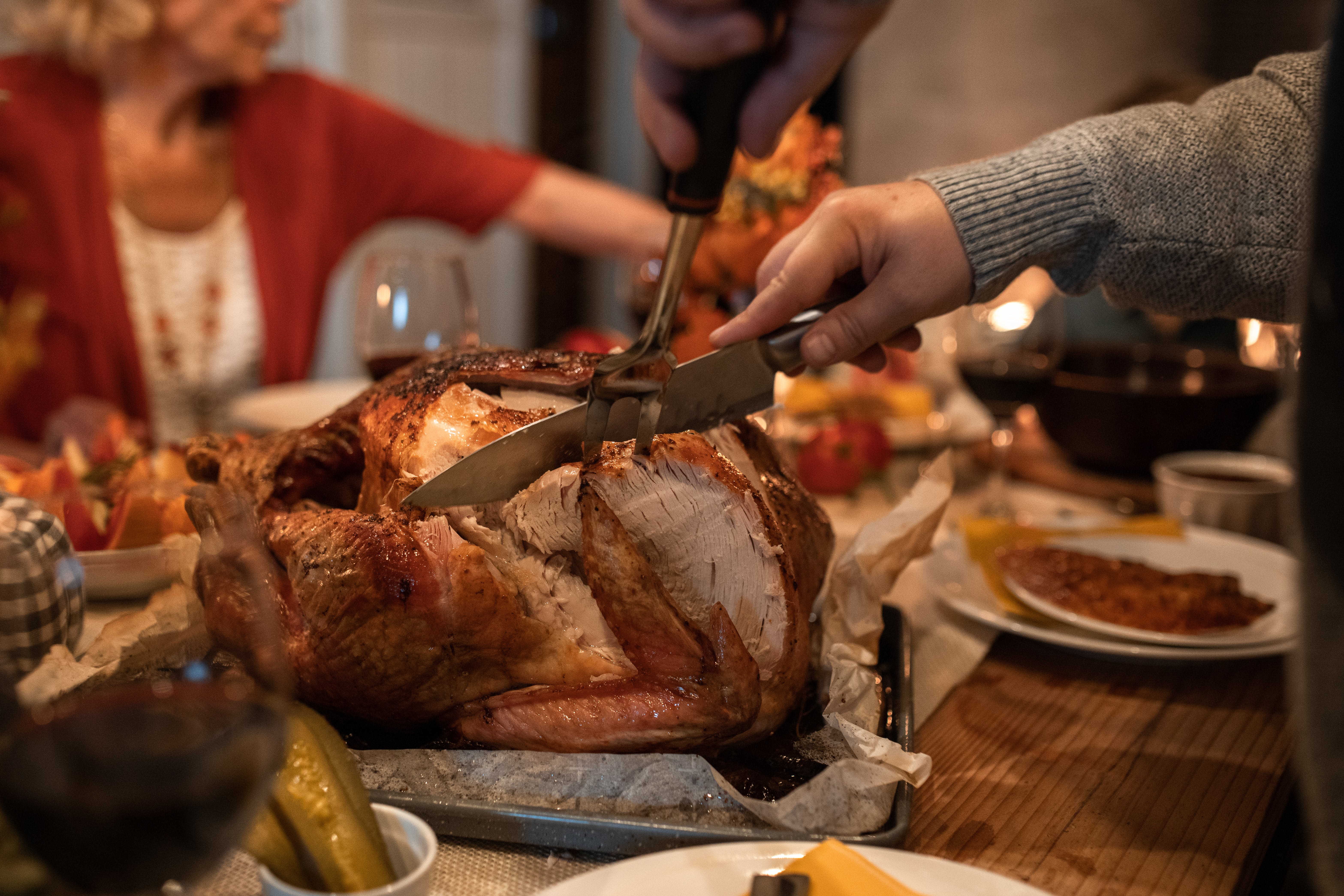 Meat being carved up for a family dinner | Source: Pexels