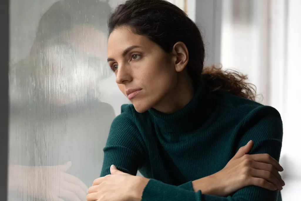 A woman looking out the window. | Source: Shutterstock