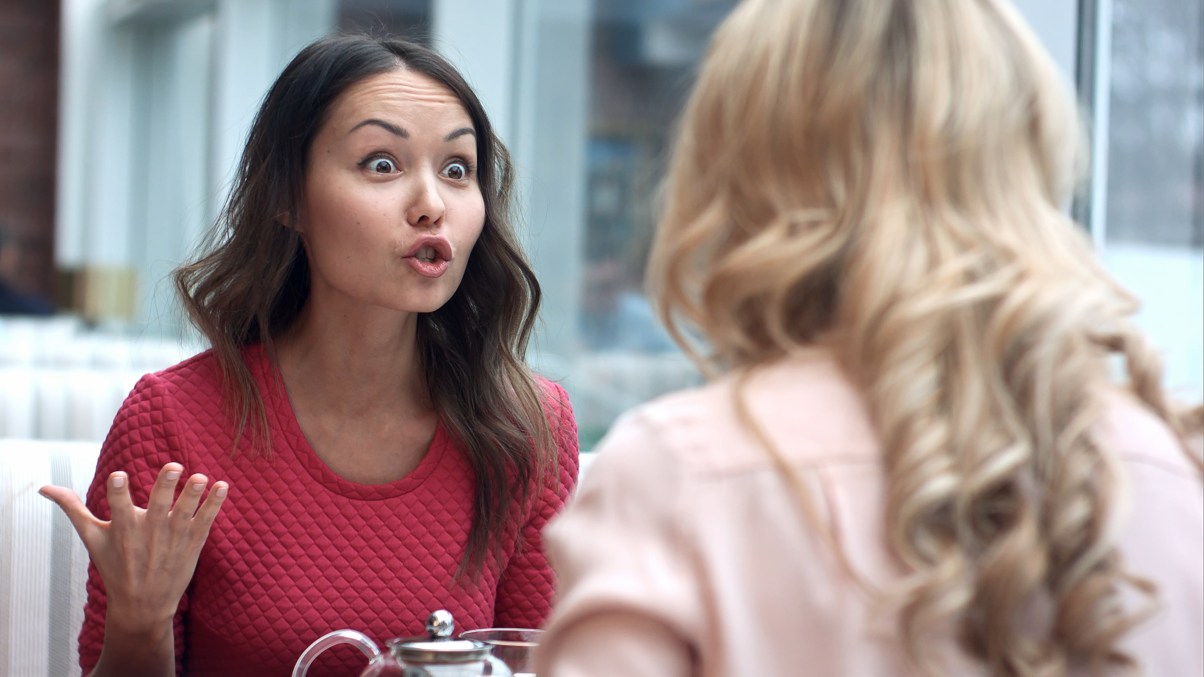 Two young women arguing in a restaurant | Source: Shutterstock