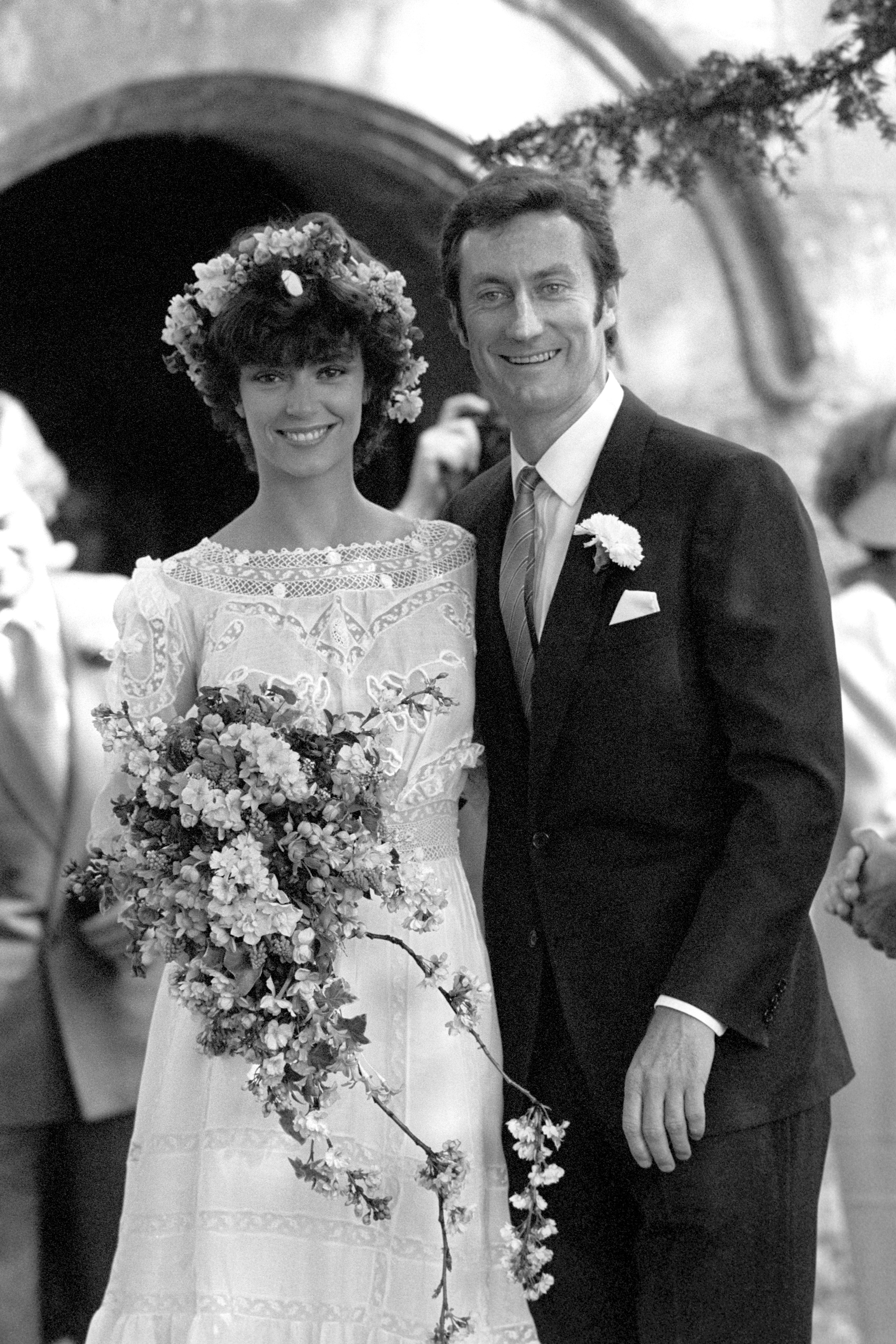 Rachel Ward and Bryan Brown at their wedding at Ward's father's estate in 1983 | Source: Getty Images