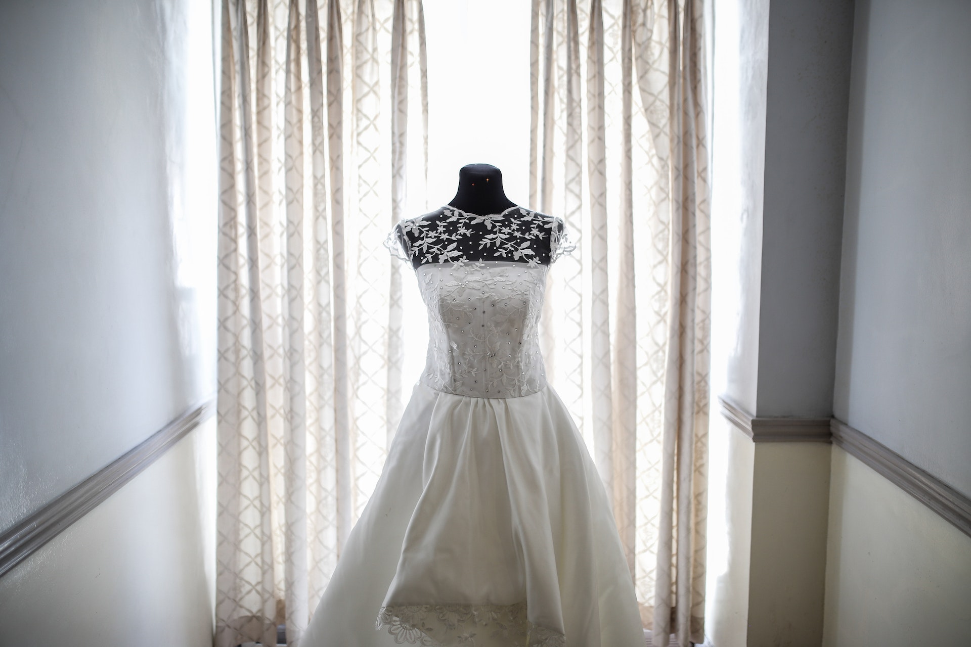A white bridal gown | Source: Pexels