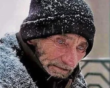 On a very cold night, a rich man outside met a homeless old man.