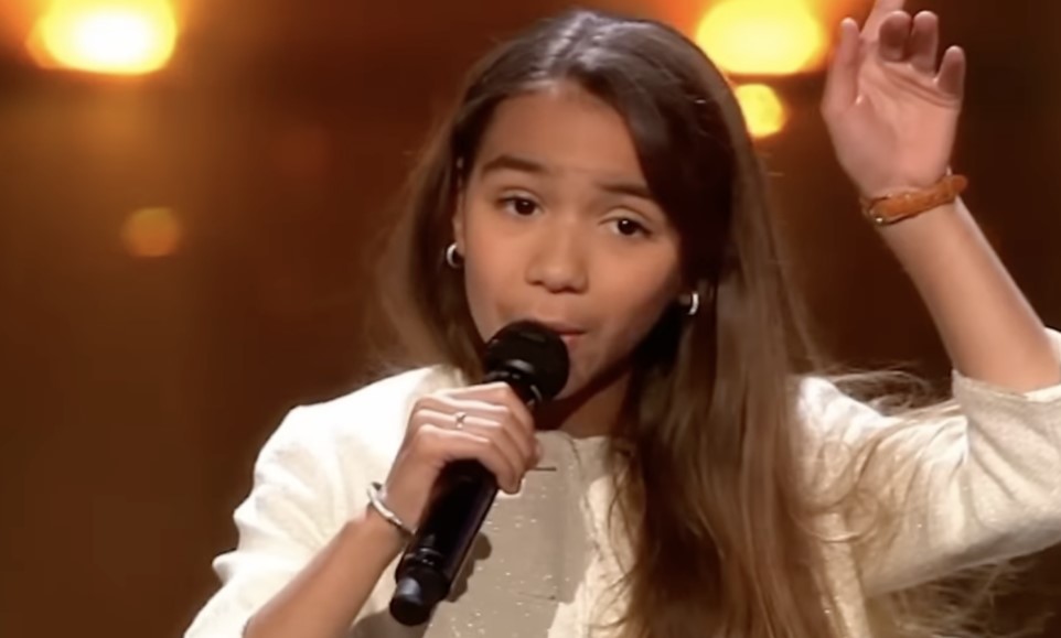 Young girl sang an 80-year-old song – The audience went crazy