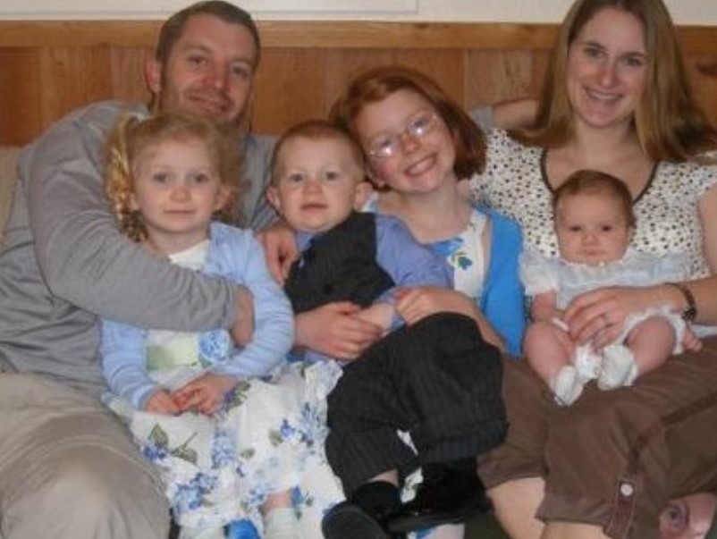 This family photo hides a terrifying secret – can you spot it yet?