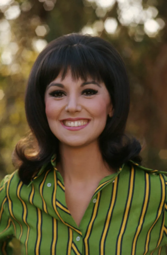 Marlo Thomas smiling publicity portrait for'That Girl' 1960's TV series