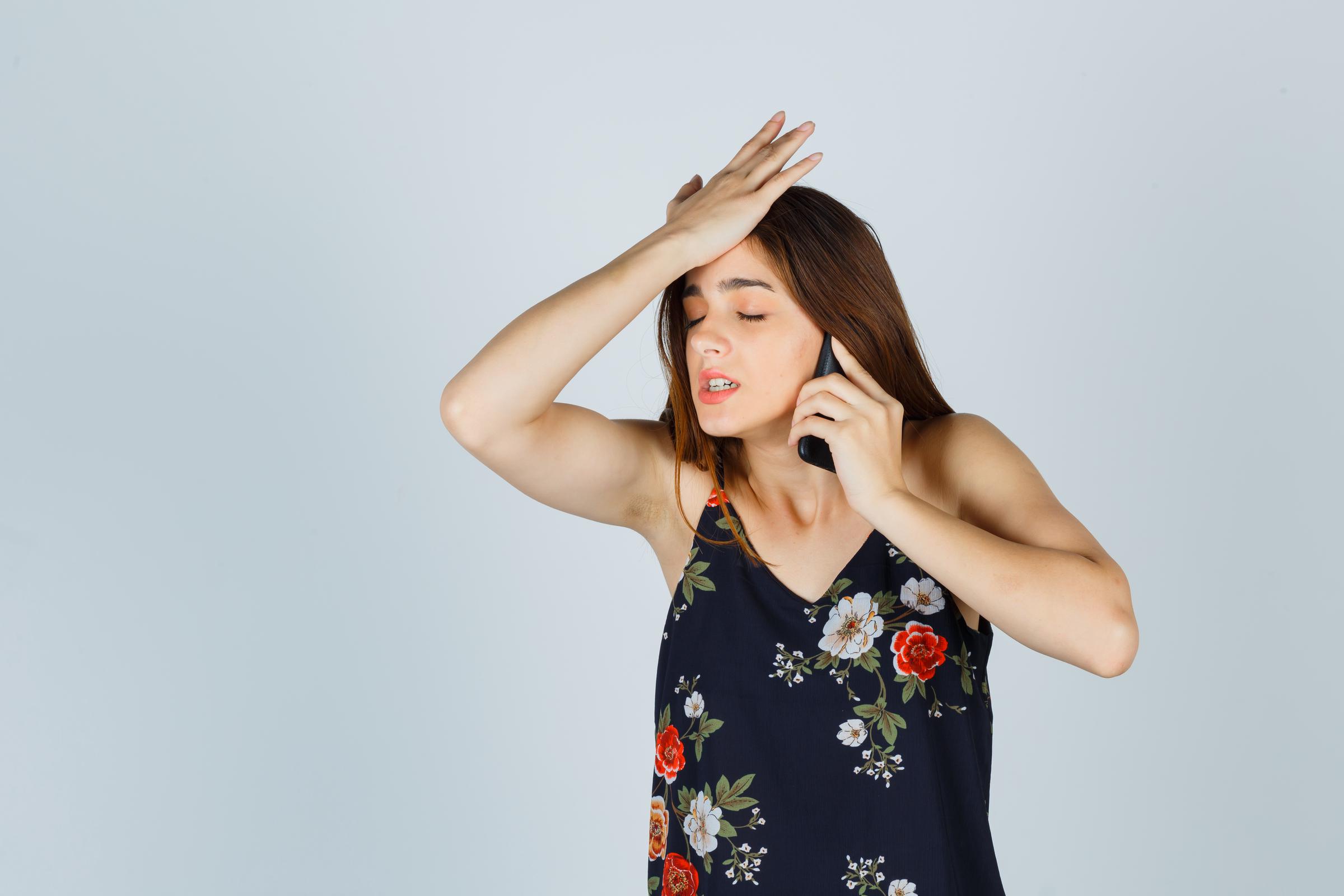 An angry young woman talking on the phone | Source: Freepik