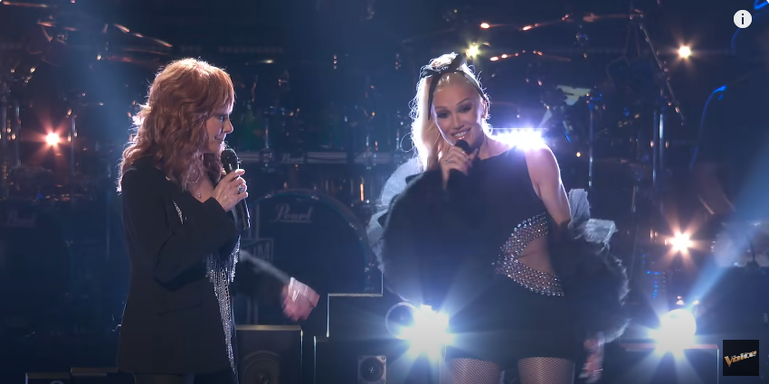 A photo of Reba McEntire and Gwen Stefani performing on 