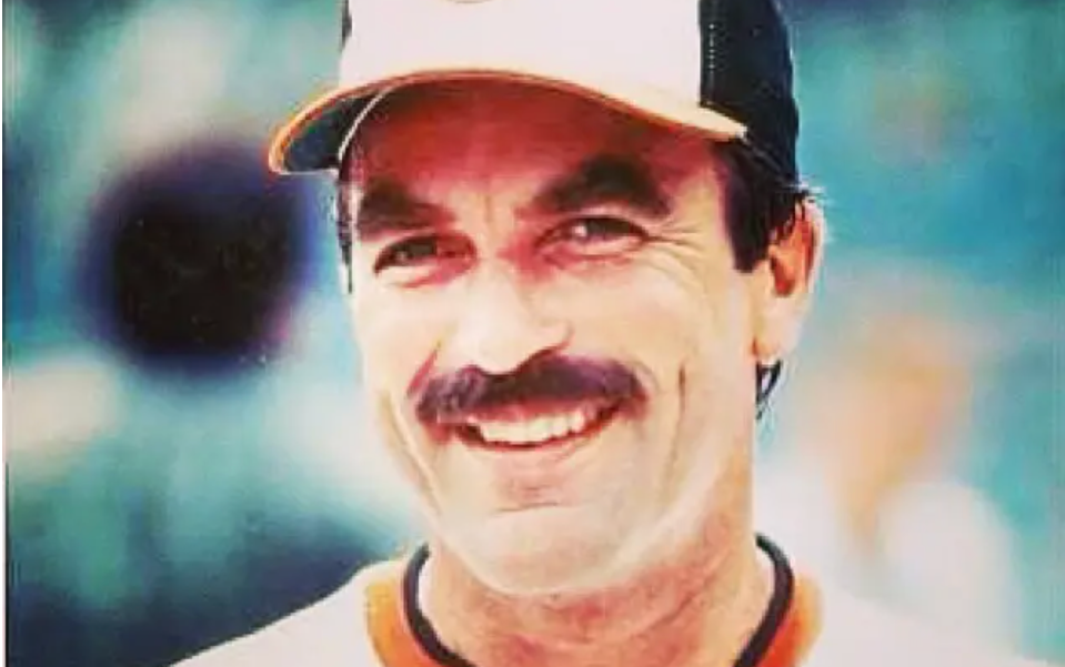 Tom Selleck ditches his trademark mustache and looks unrecognizable