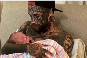 A 24-year-old father, who has several tattoos all over his body, makes the decision to get them erased for his child