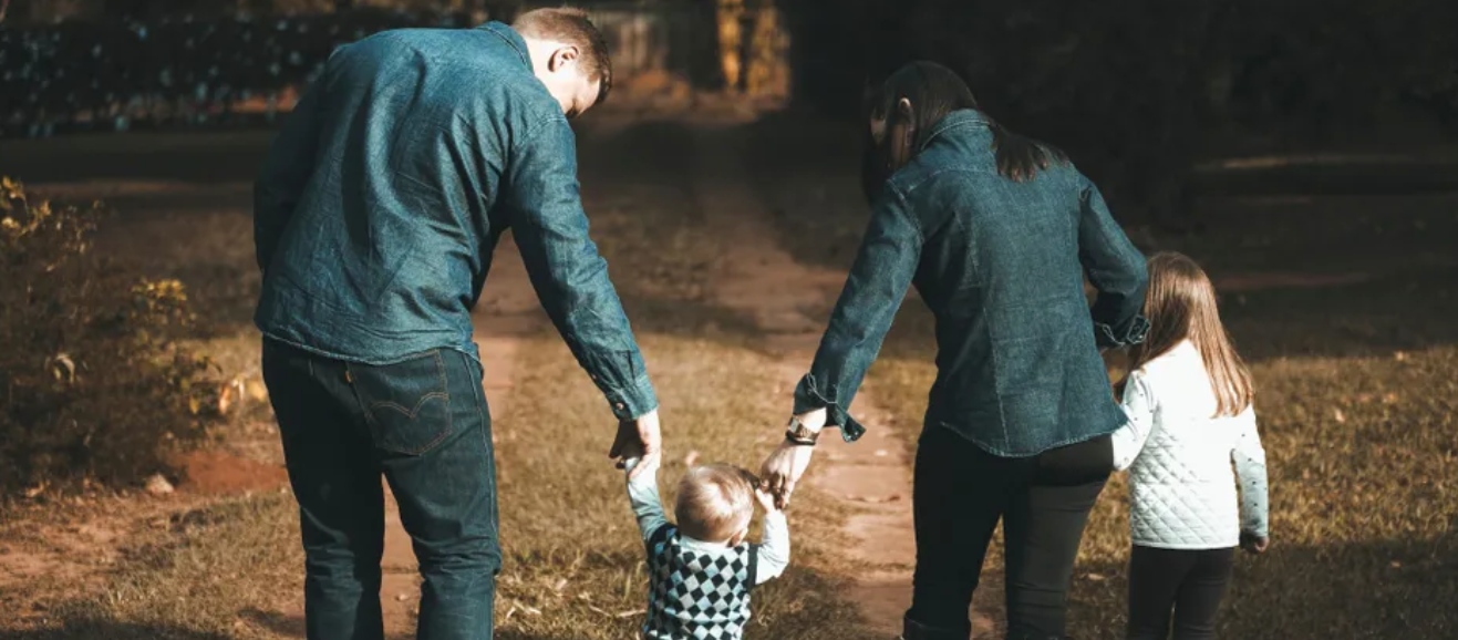 Single Mom of Four Buys Used Car, Owner Tells Her to Look In Trunk When She Gets Home — Story of the Day