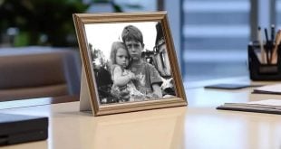 As a child, I saved a girl from a fire – Years later, I was shocked to see my childhood photo on my boss’s desk