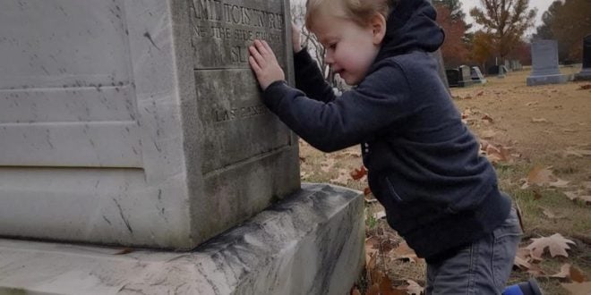 Boy visits twin brother’s grave and doesn’t return home by 11 p.m