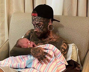 Dad whose body is completely covered in tattoos undergoes transformation for the sake of his daughter