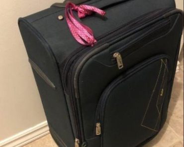 Why You Should Never Tie a Ribbon on Your Luggage, According to a Baggage Handler