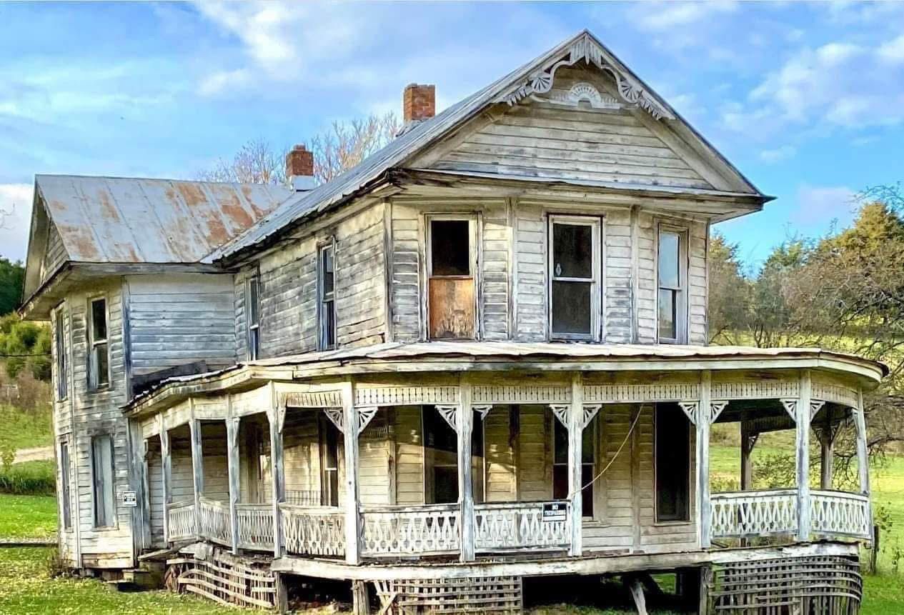 This house looked like it was about to fall into itself