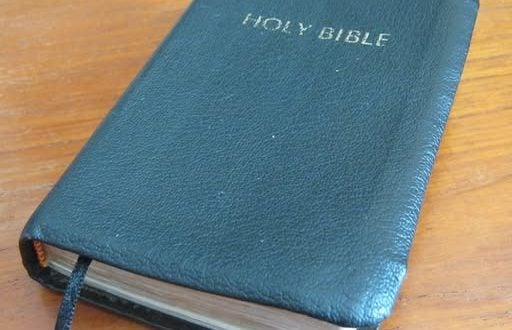 Old Lady Disinherits Grandson, Leaves Him Only a Bible Note