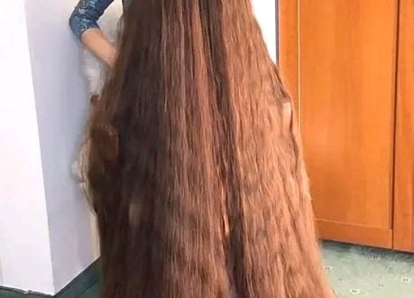 (VIDEO) WATCH: Woman cuts her hair for the first time in 25 years – here’s what she looks like today