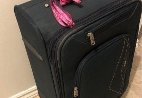 Why You Should Never Tie a Ribbon on Your Luggage, According to a Baggage Handler