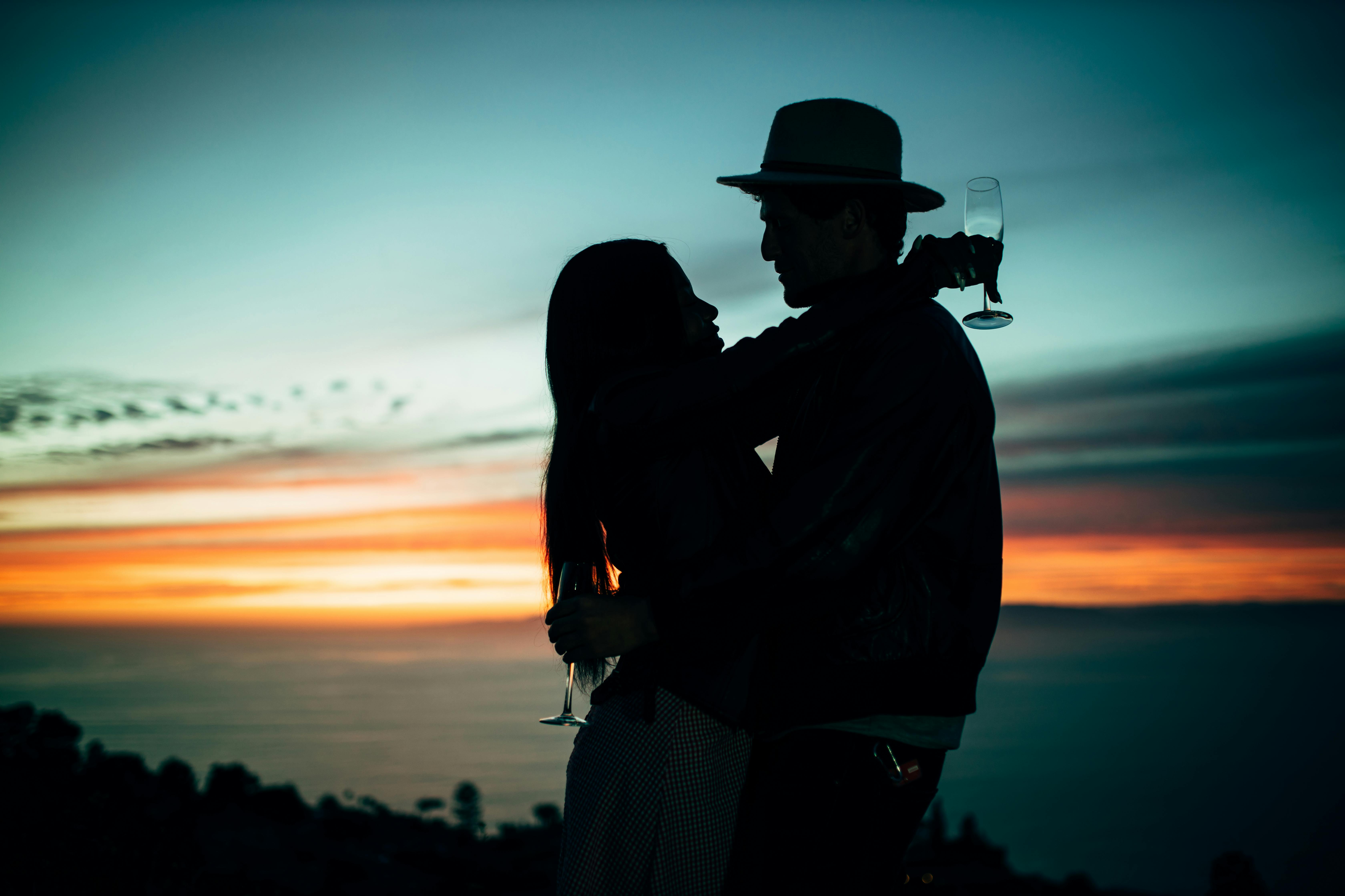 Couple on a date during sunset | Source: Pexels