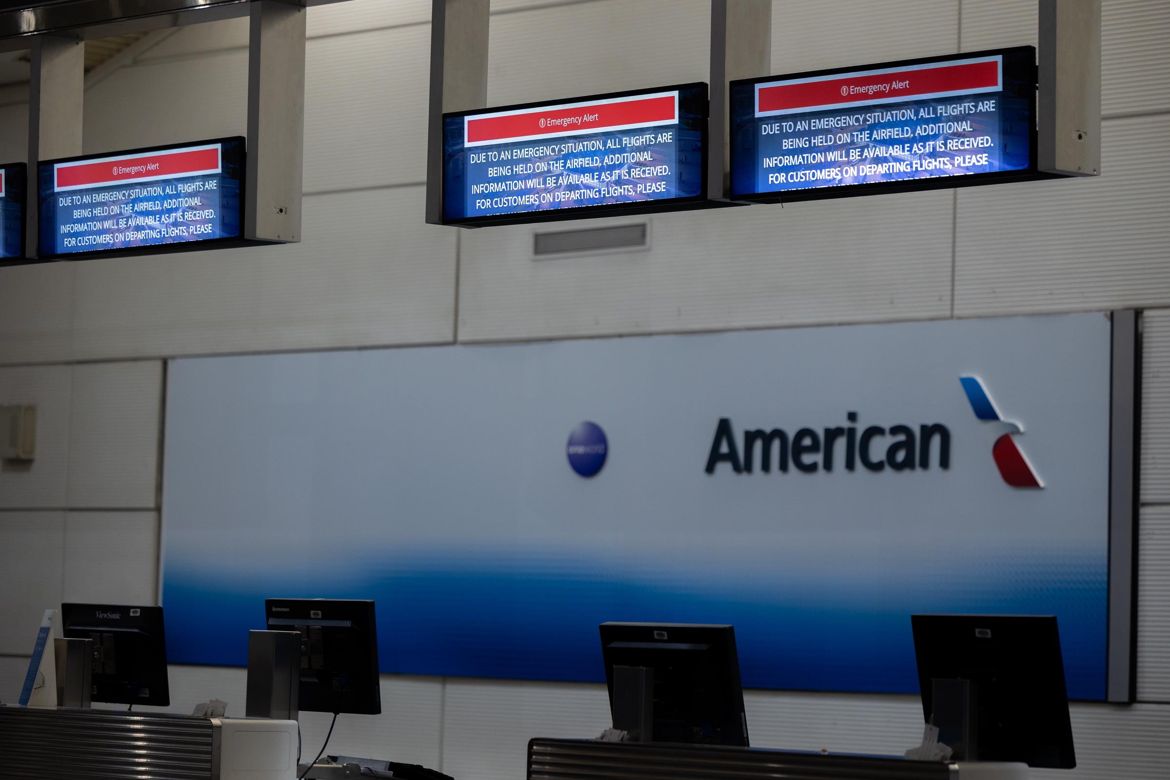 The American Airlines check-in desk inside Ronald Reagan National Airport displaying an emergency message following the collision between an American Airlines flight and an Army helicopter in Washington, D.C. on January 30, 2025 | Source: Getty Images