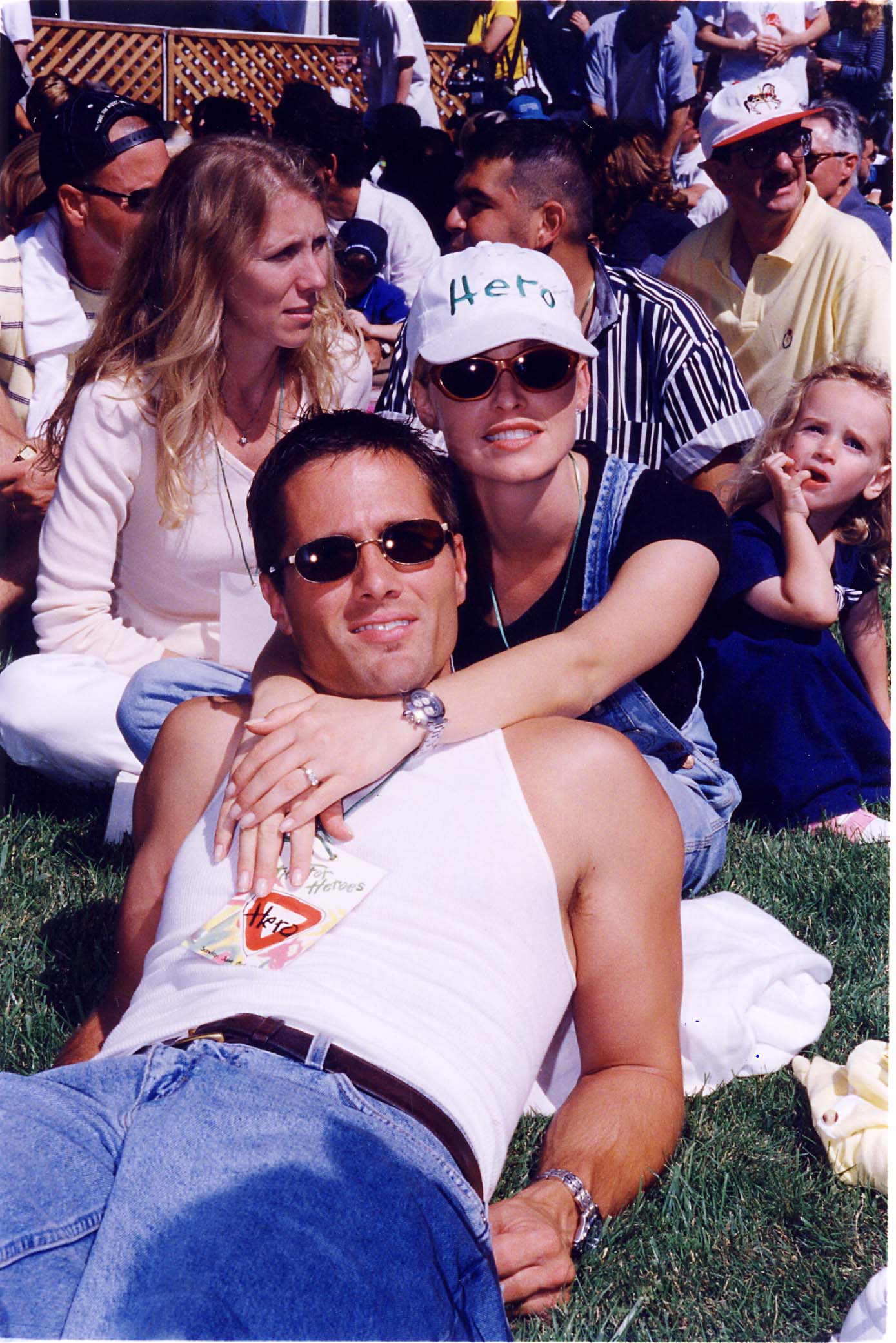 Rob Estes and Josie Bissett photographed in Beverly Hills on September 6, 1997 | Source: Getty Images