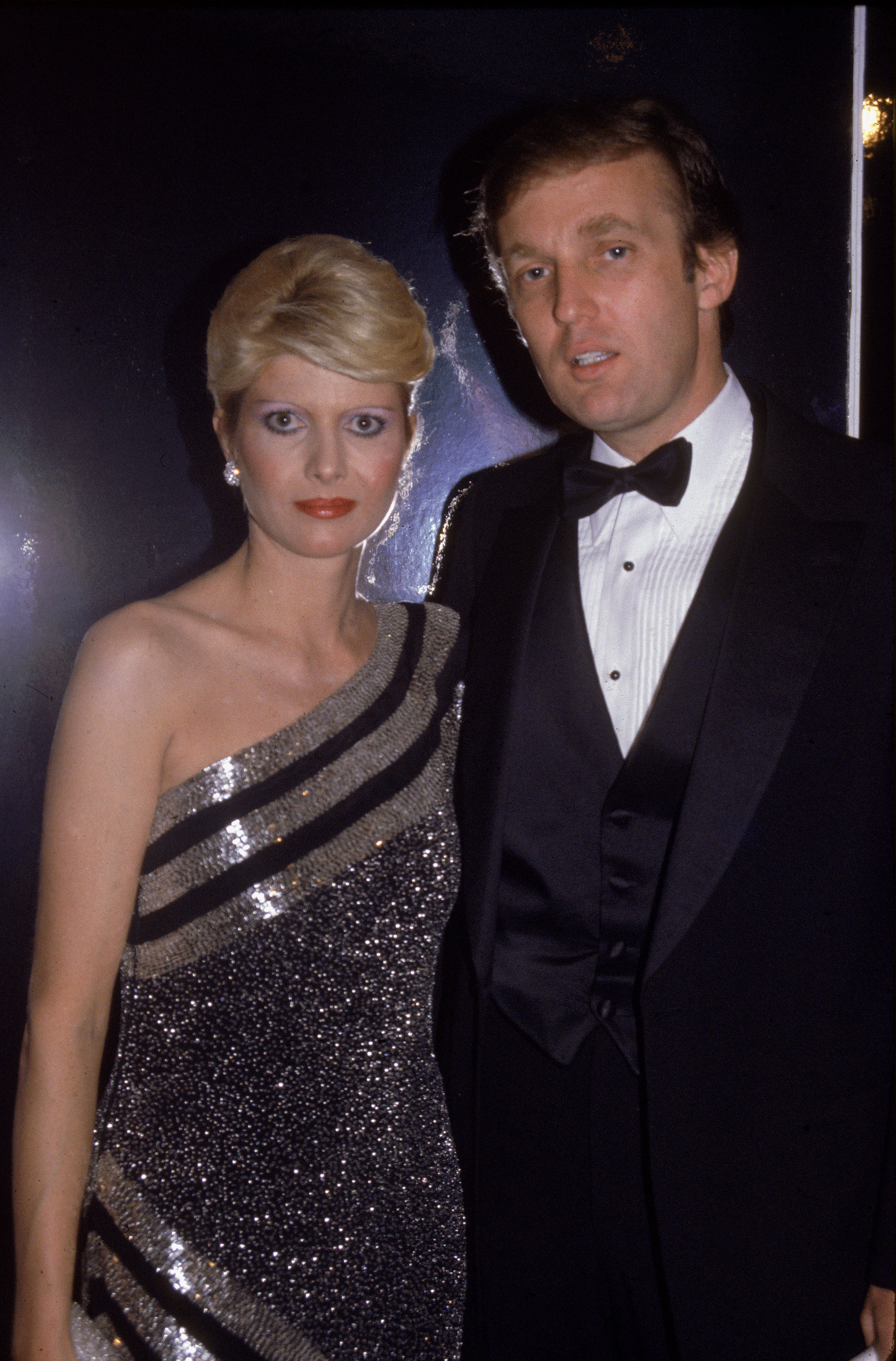 Ivana and Donald Trump pose at a formal event on November 6, 1982 | Source: Getty Images