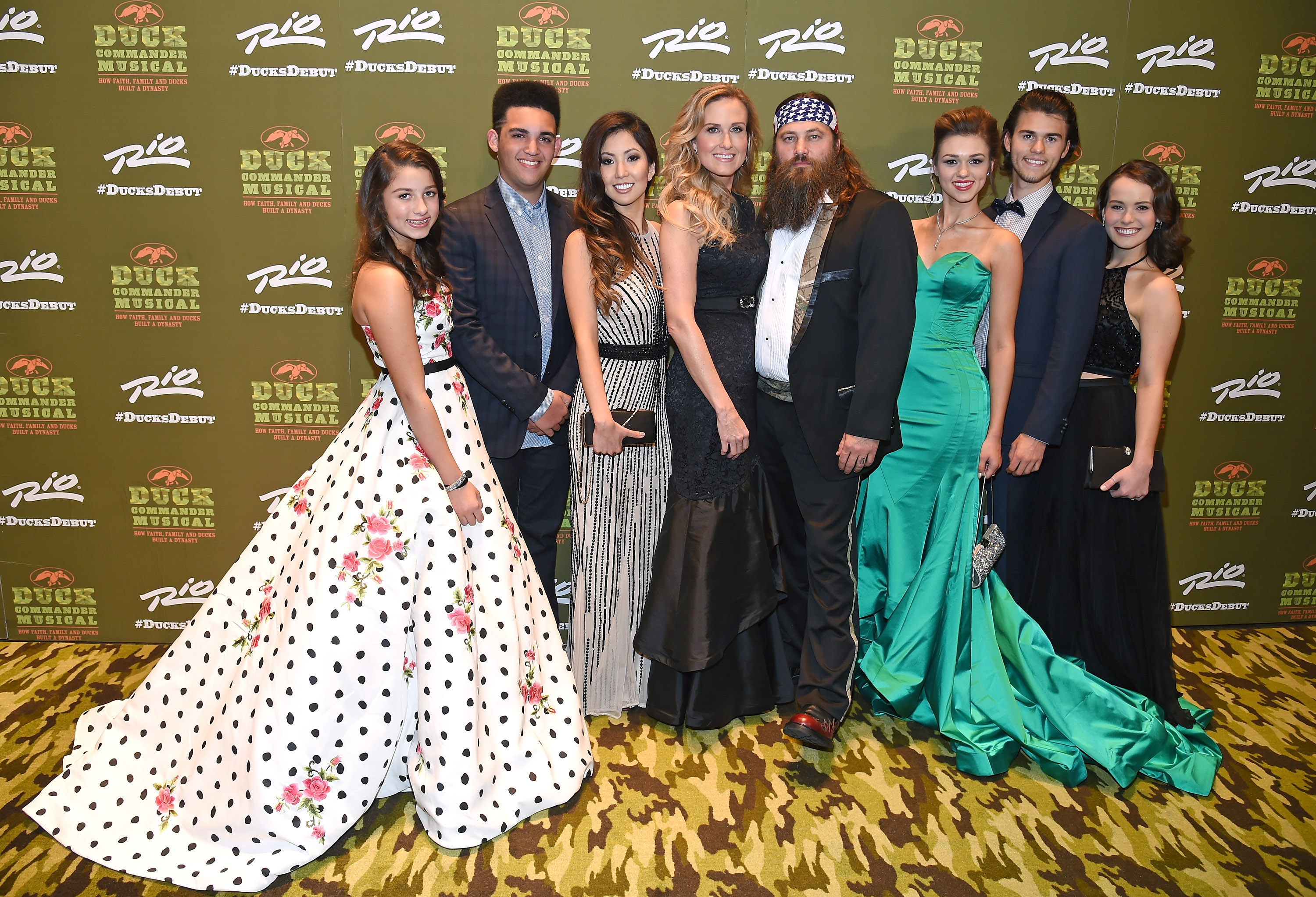 Bella, Will, Rebecca, Korie, Willie, Sadie, John Luke Robertson, and Mary Kate McEacharn attend the "Duck Commander Musical" premiere at the Rio Hotel & Casino in Las Vegas, Nevada, on April 15, 2015 | Source: Getty Images