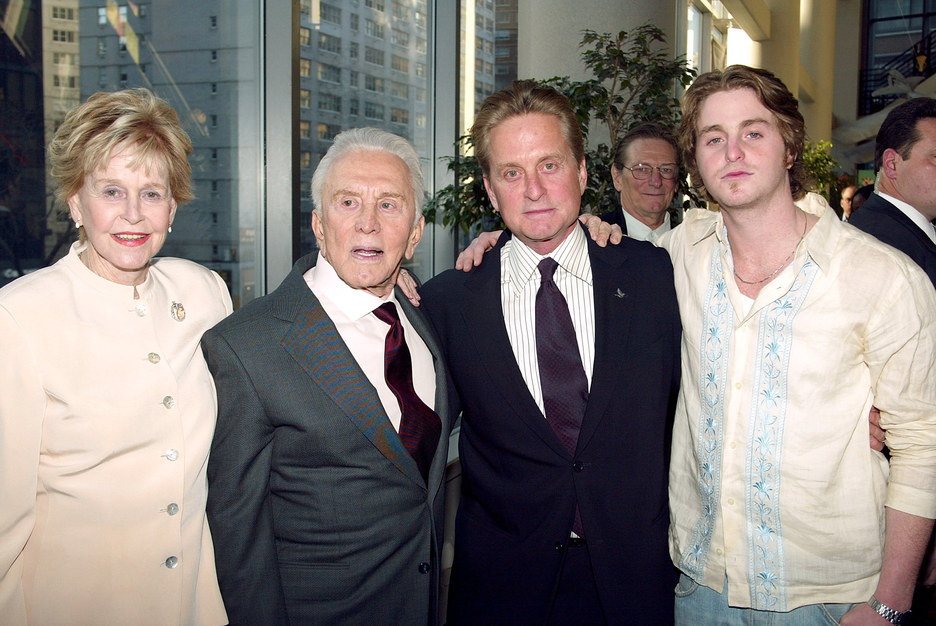 Diana, Kirk, Michael, and Cameron Douglas at the New York premiere of "It Runs In The Family," 2003 | Source: Getty Images