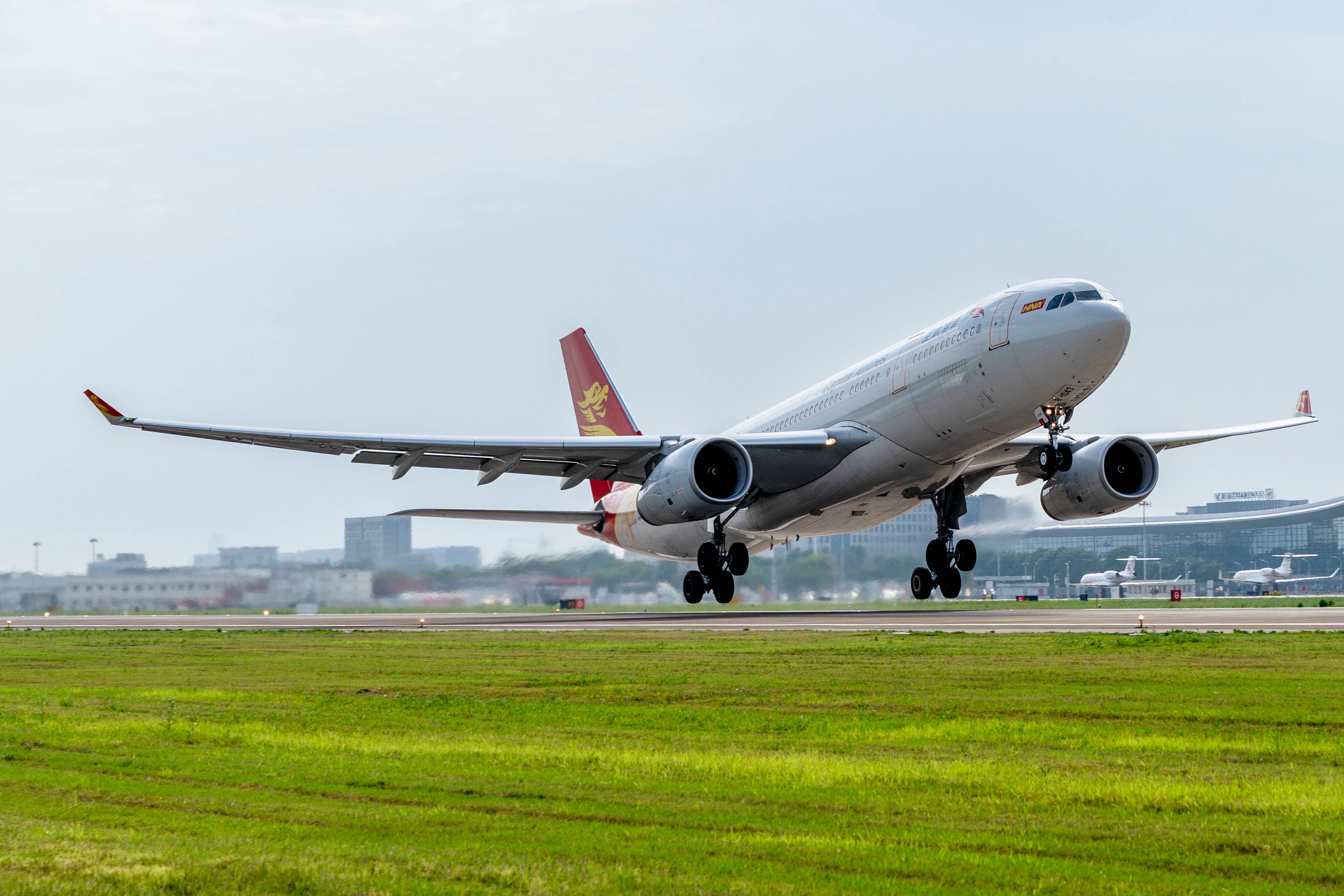 The Airbus A350-200 of Capital Airlines Flight JD385 taking off from Hangzhou Xiaoshan International Airport on June 16, 2024 | Source: Getty Images