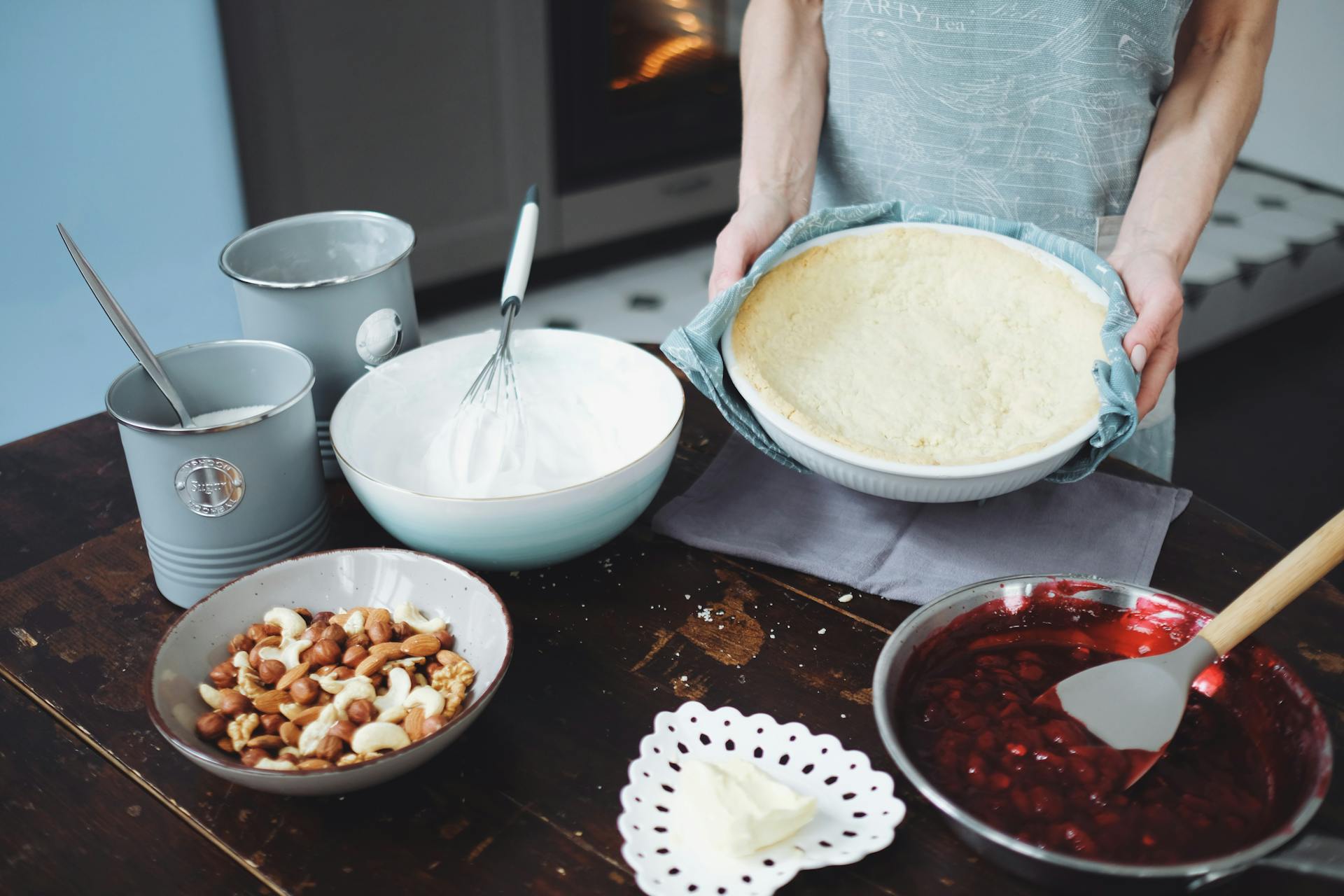 A woman preparing pie in the kitchen | Source: Pexels