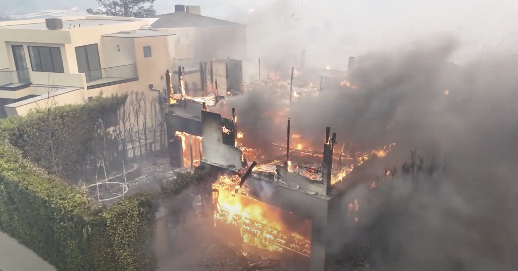 Leighton Meester and Adam Brody's home burned to the ground in the Palisades fire, dated January 9, 2025 | Source: YouTube/@pagesix