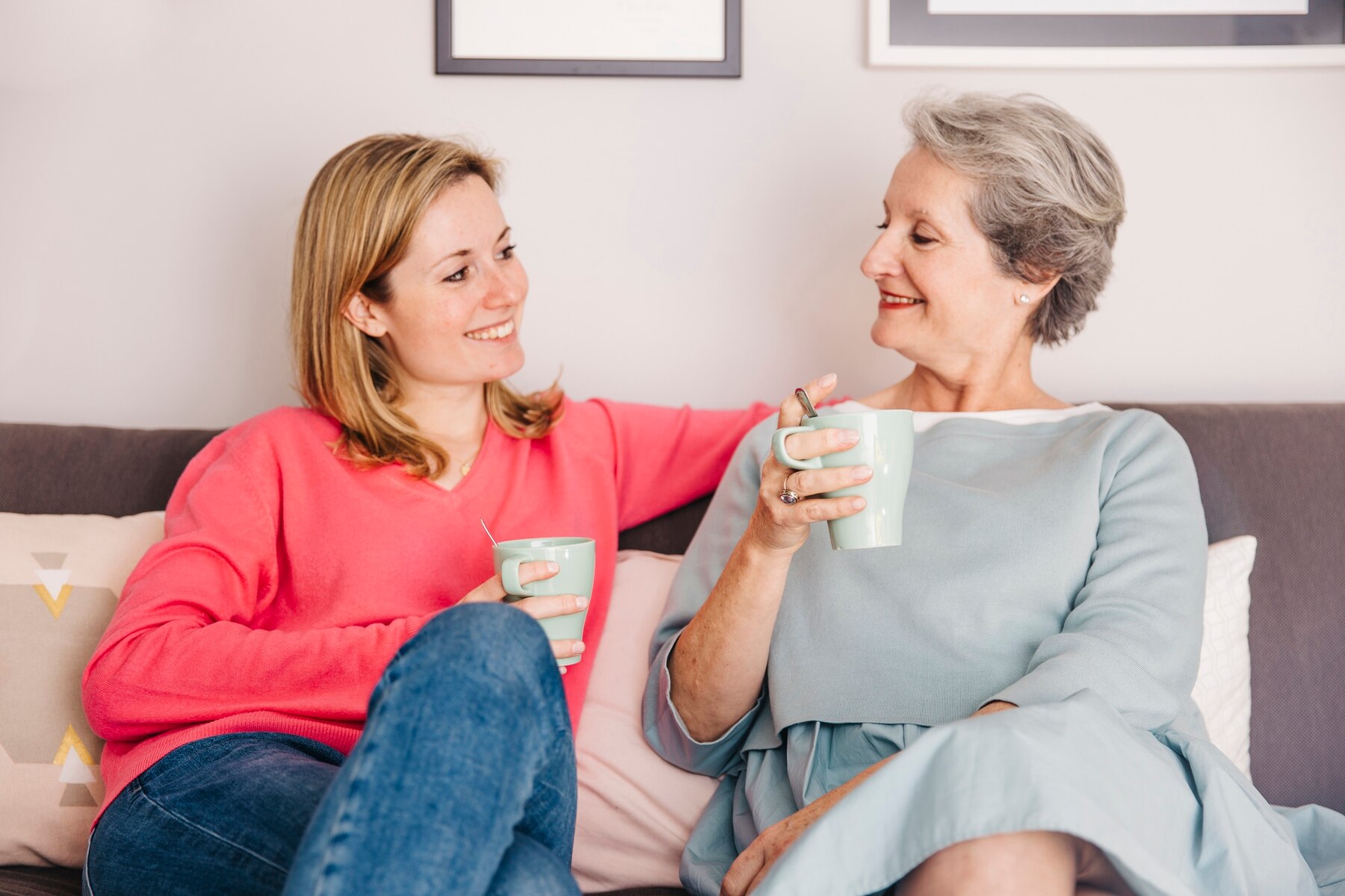 Two women drinking tea | Source: Freepik