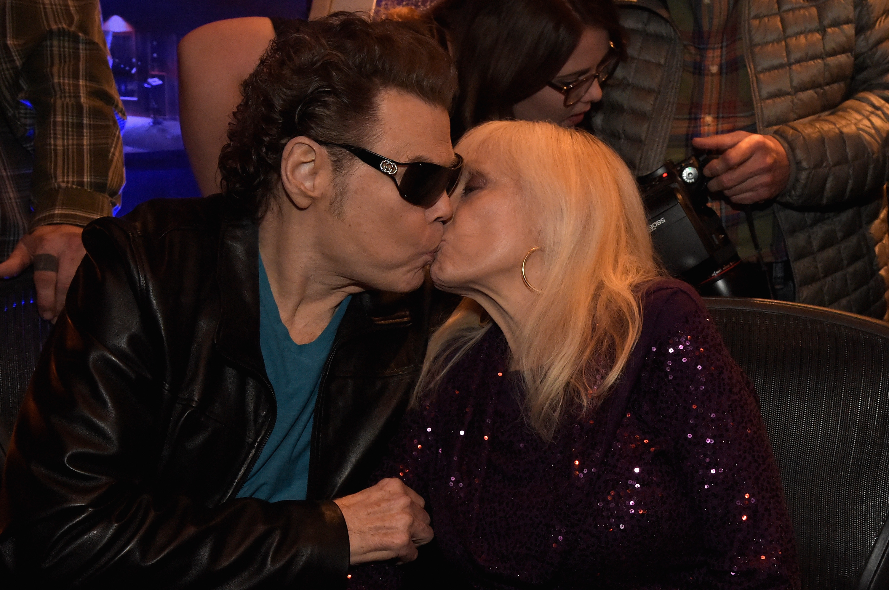 Ronnie Milsap and Joyce Reeves photographed sharing a kiss on January 16, 2015, in Nashville, Tennessee. | Source: Getty Images