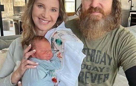 With tears in their eyes, Jase and Missy Robertson make the heartbreaking announcement