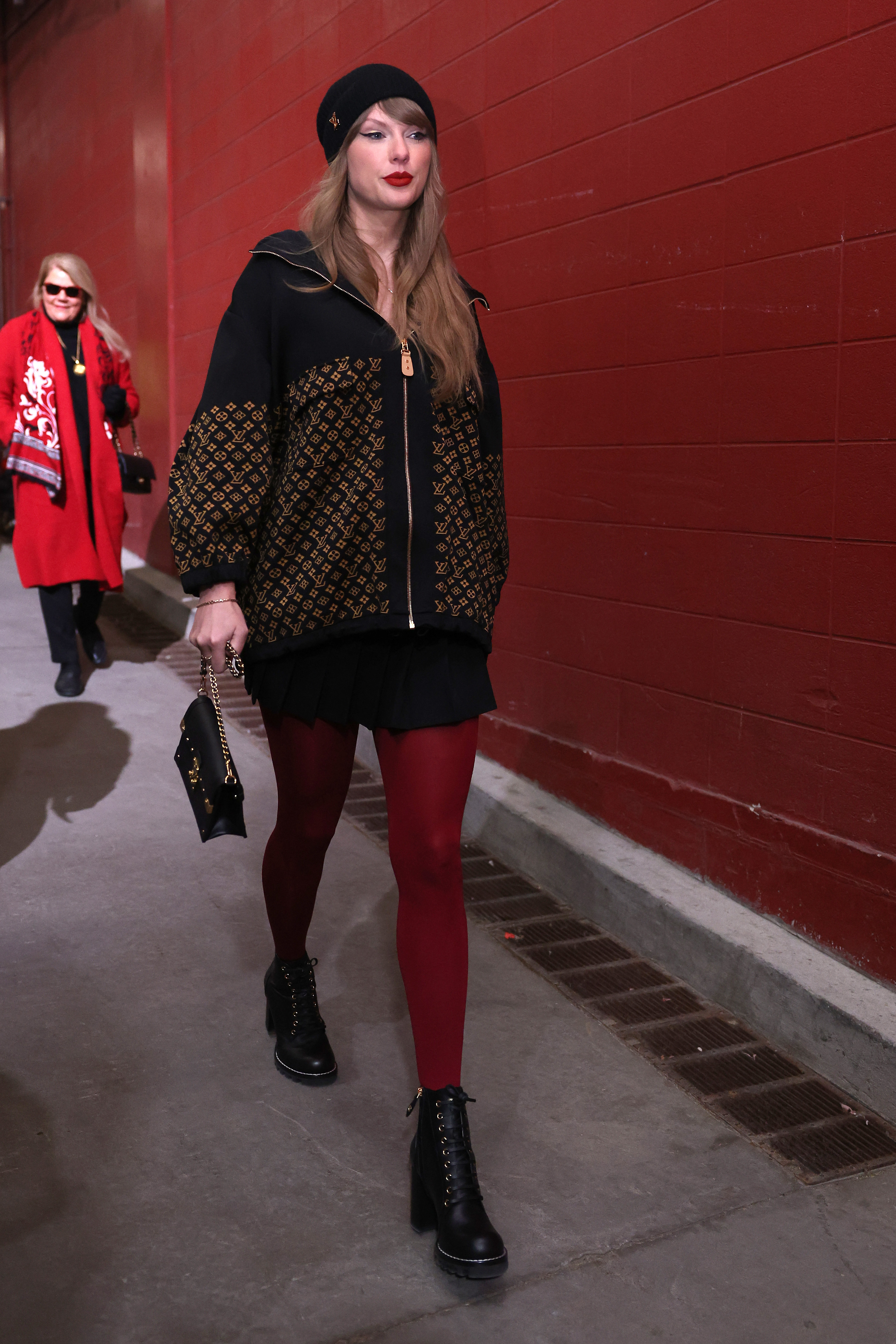 Andrea and Taylor Swift arrive prior to the AFC Championship Game between the Buffalo Bills and Kansas City Chiefs | Source: Getty Images