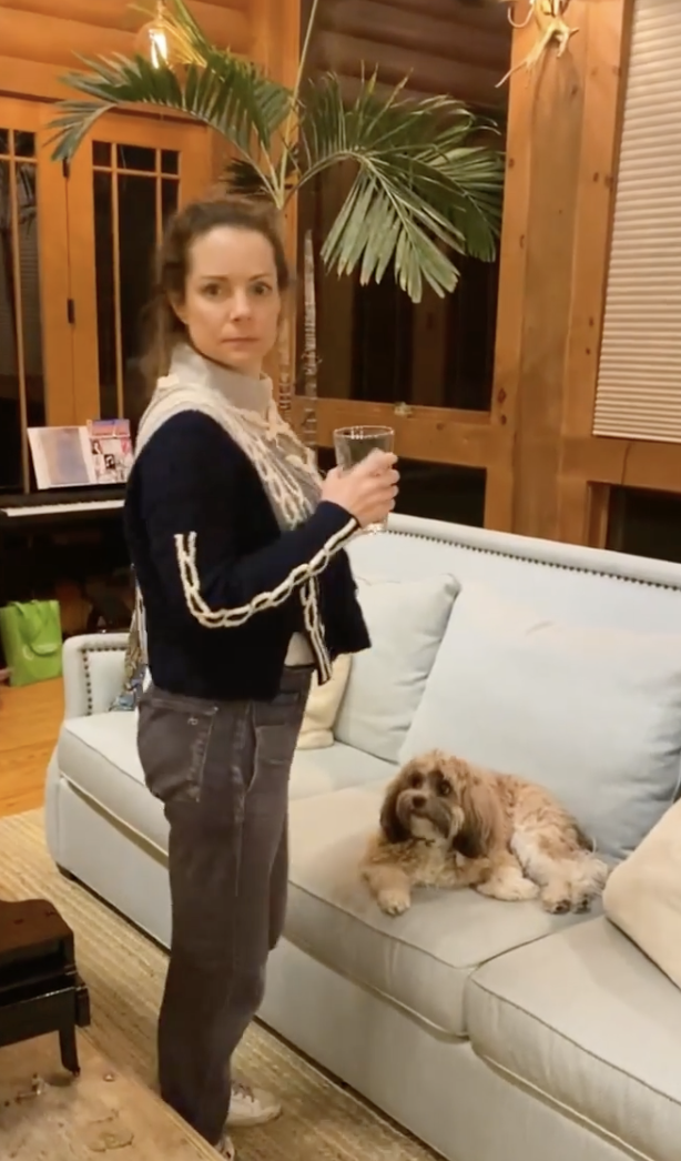 Kimberly Williams-Paisley pictured with the family dog, dated February 2022 | Source: Instagram/kimberlywilliamspaisley