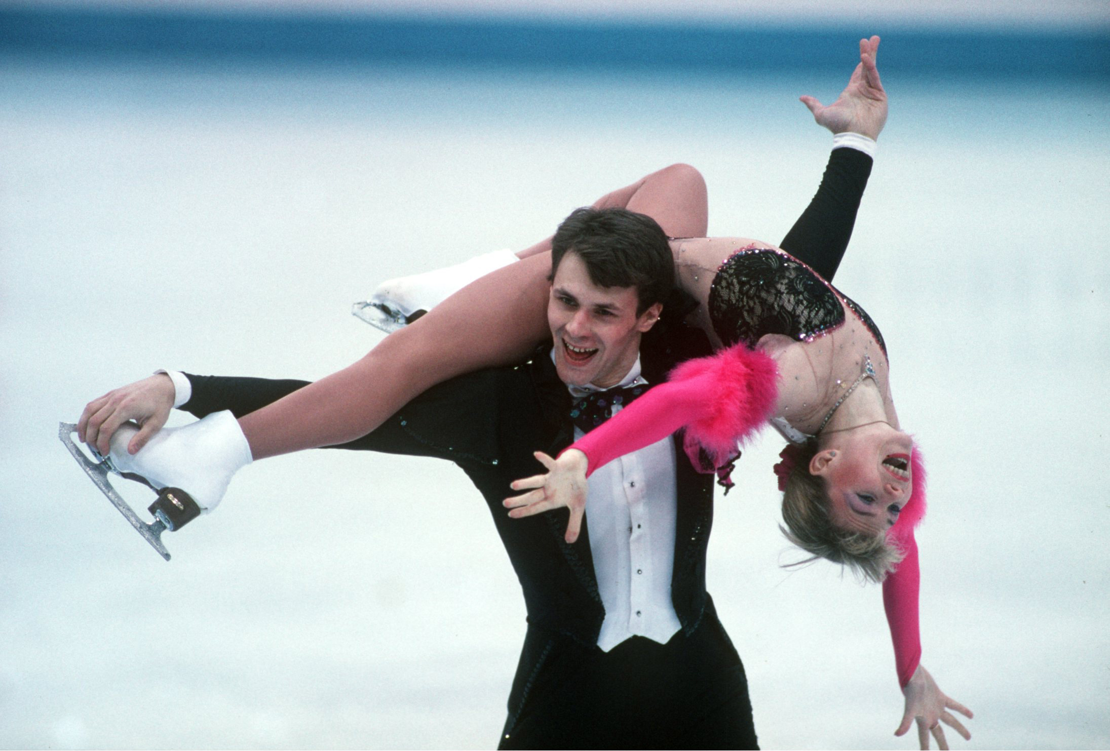 Evgenia Shishkova and Vadim Naumov of Russia in action in the pairs free program at the Lillehammer Winter Olympics on February 15, 1994 | Source: Getty Images