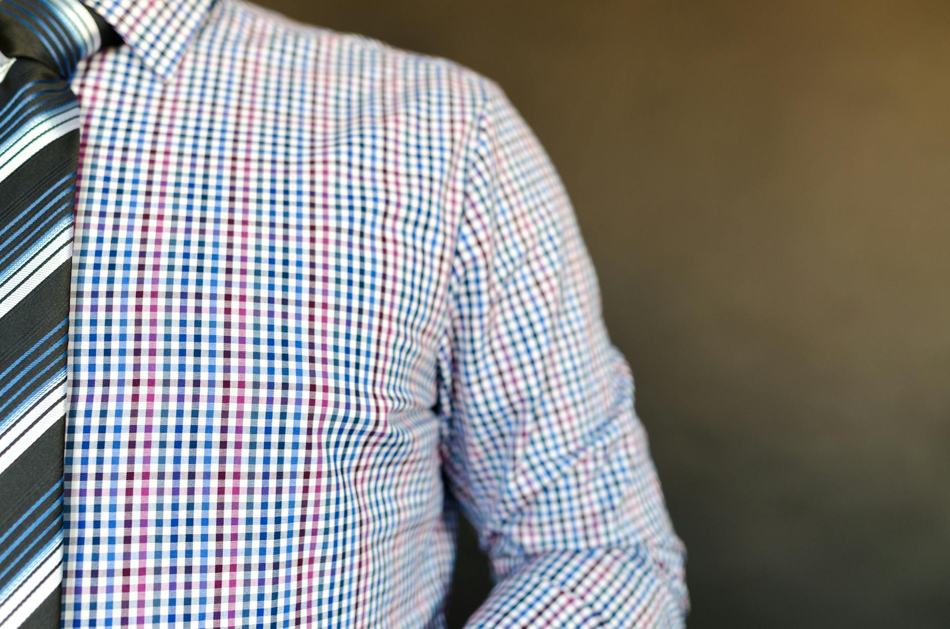 A man wearing a collared shirt and tie | Source: Pexels