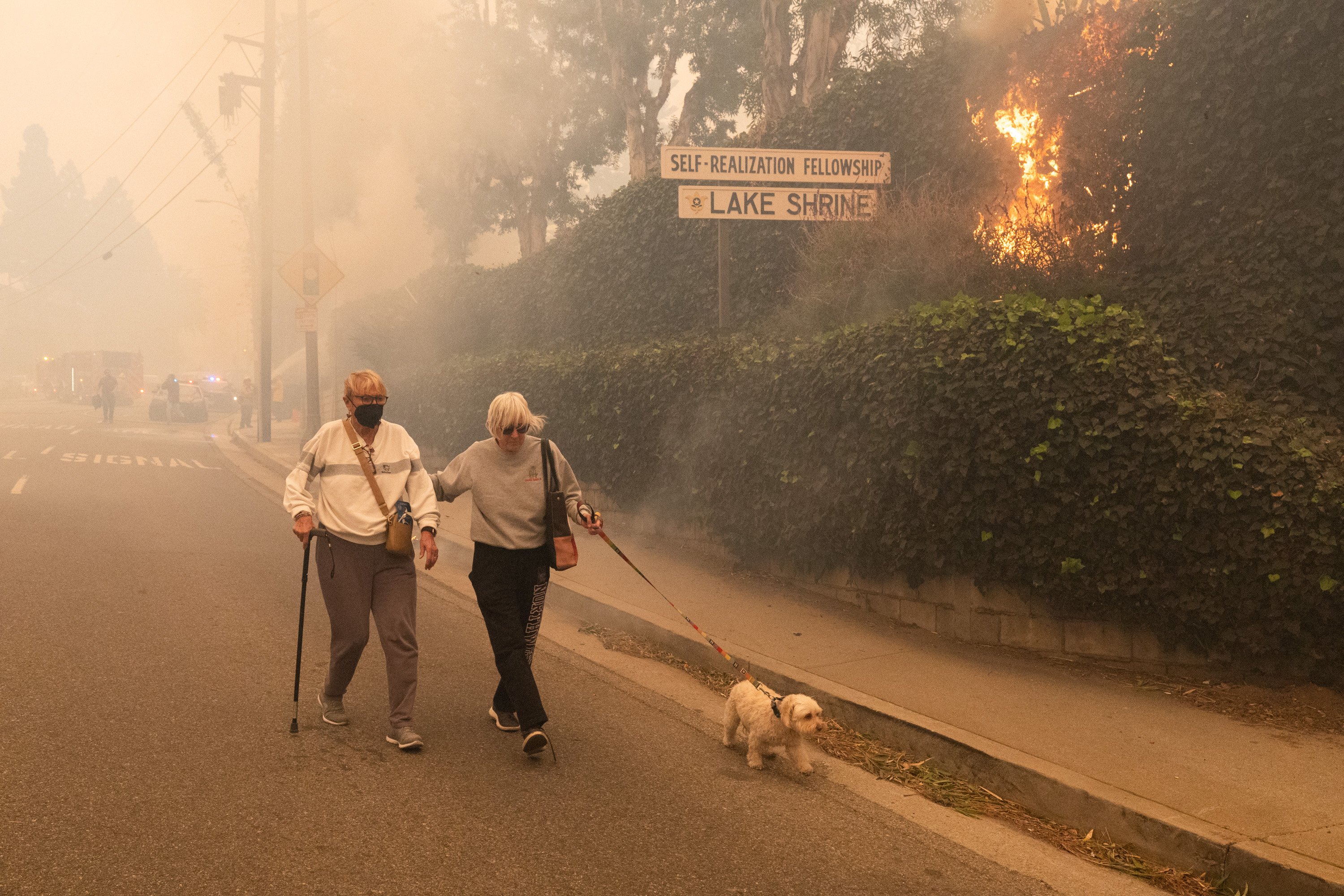 Residents evacuate as a brush fire, fueled by strong Santa Ana winds, burns in Pacific Palisades, Los Angeles, on January 7, 2025 | Source: Getty Images