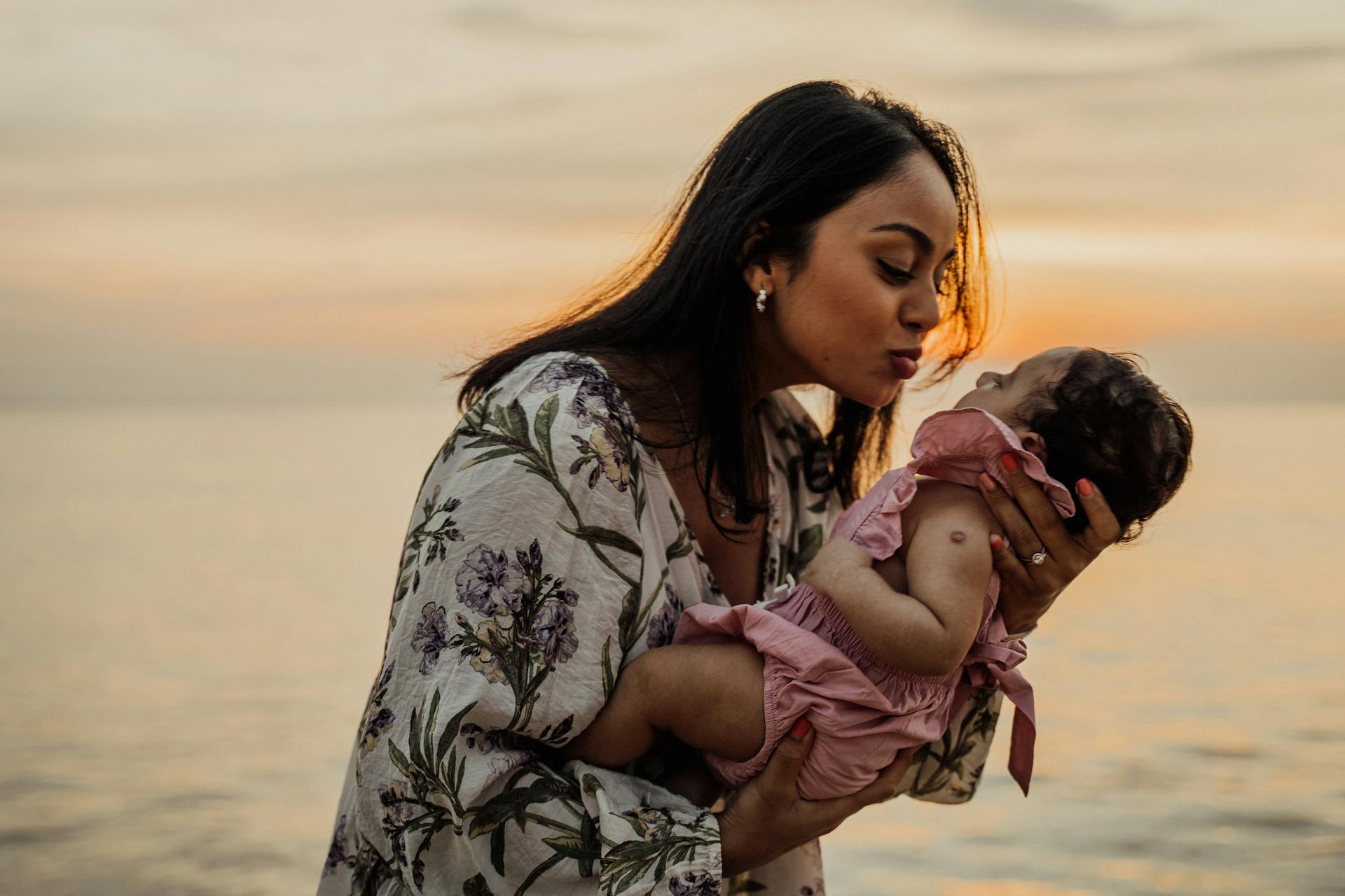 A woman holding a baby | Source: Pexels