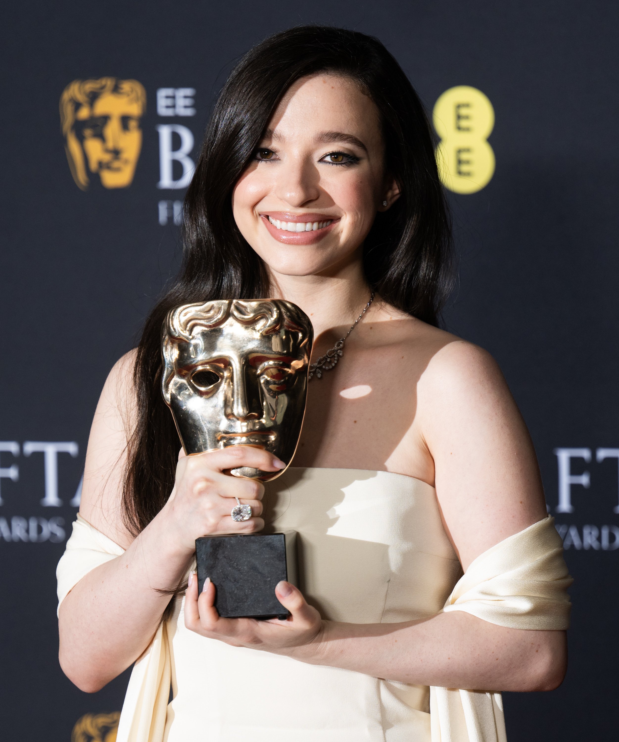 Mikey Madison poses with the Leading Actress Award for "Anora" in the winners room on February 16, 2025 | Source: Getty Images