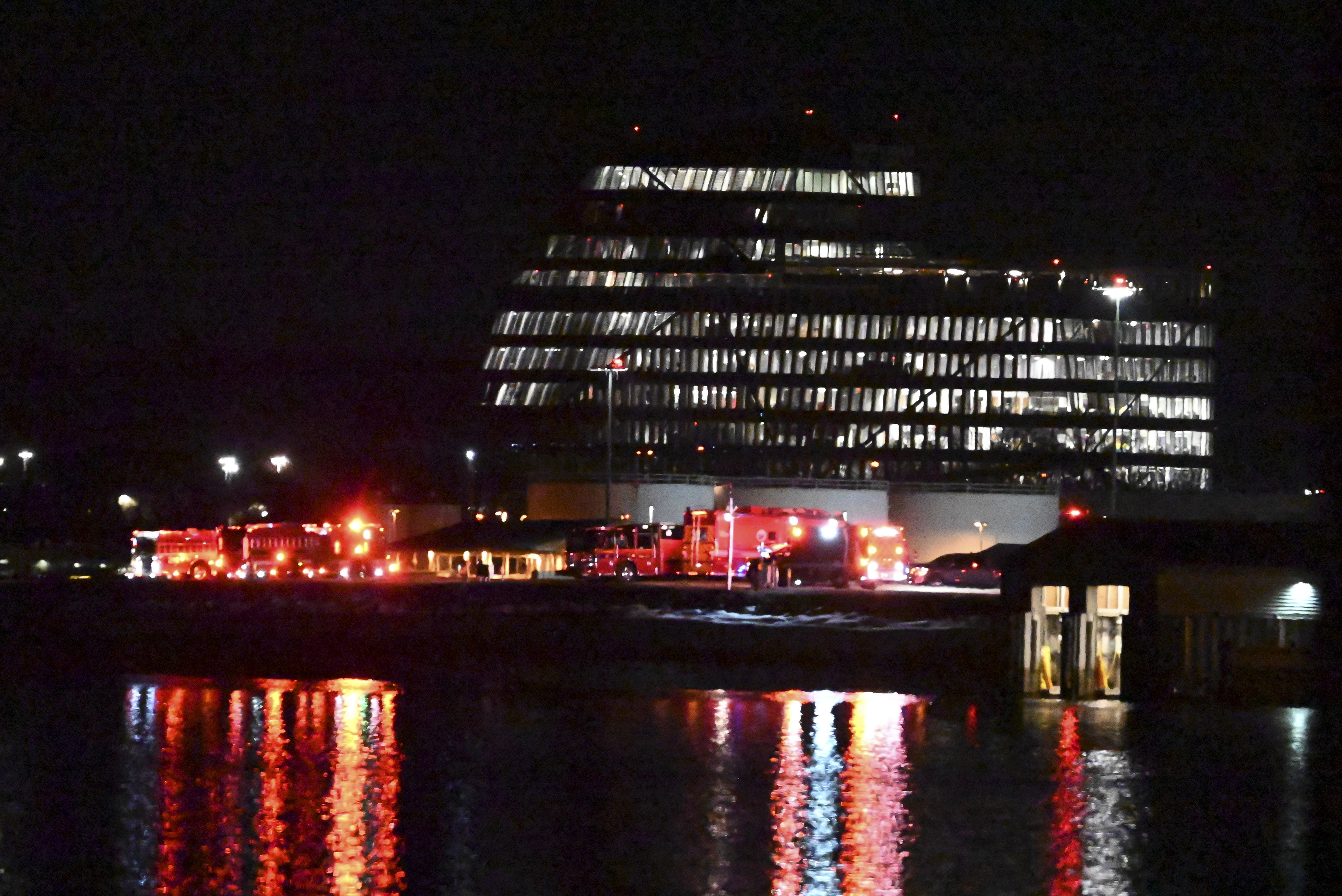 A view of the scene after a regional plane collided in midair with a military helicopter and crashed into the Potomac River in Washington, D.C. on January 30, 2025 | Source: Getty Images