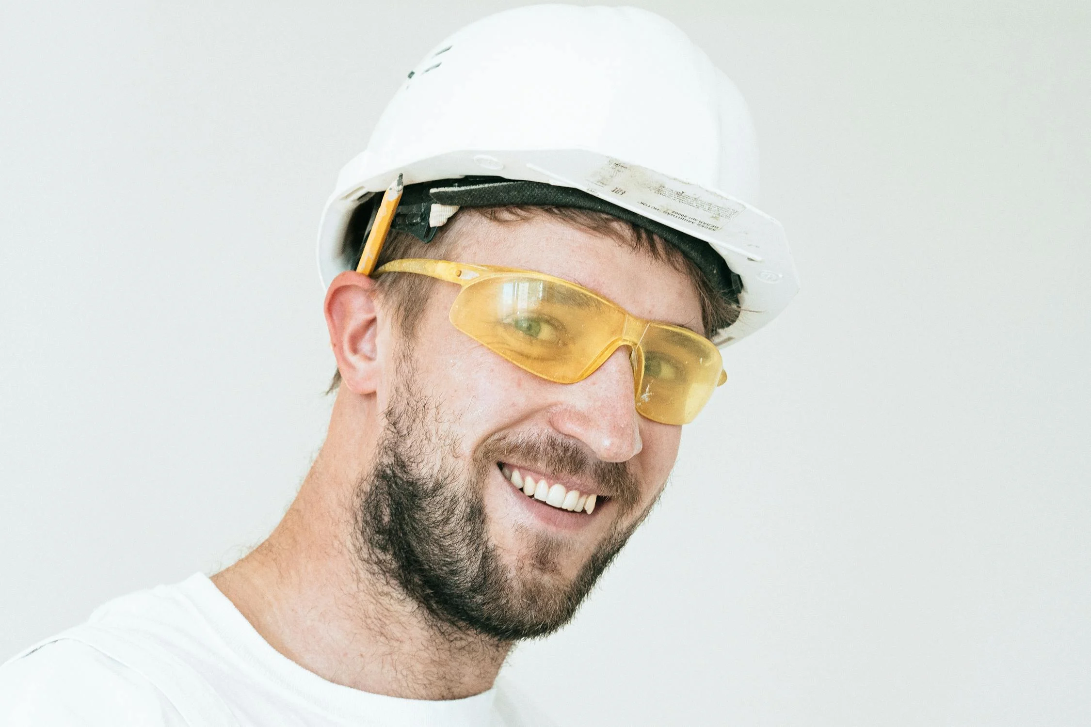 A young construction worker | Source: Pexels