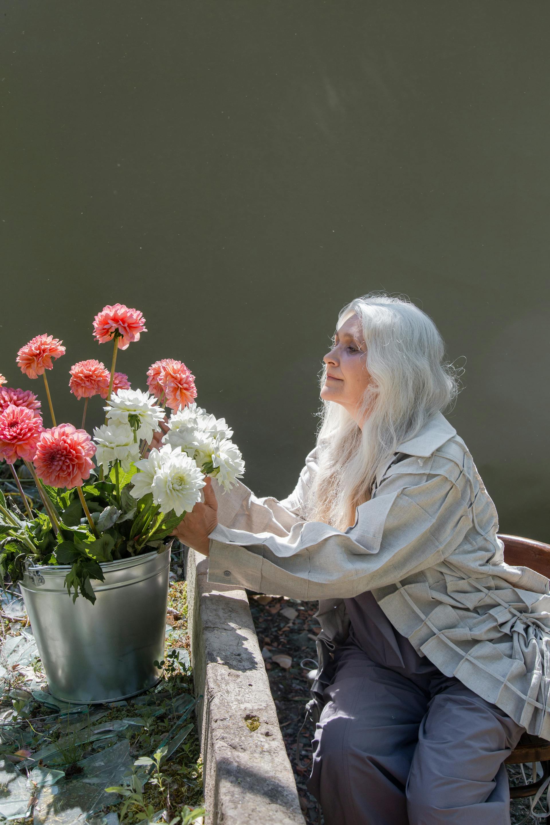 An elderly woman in the garden | Source: Pexels