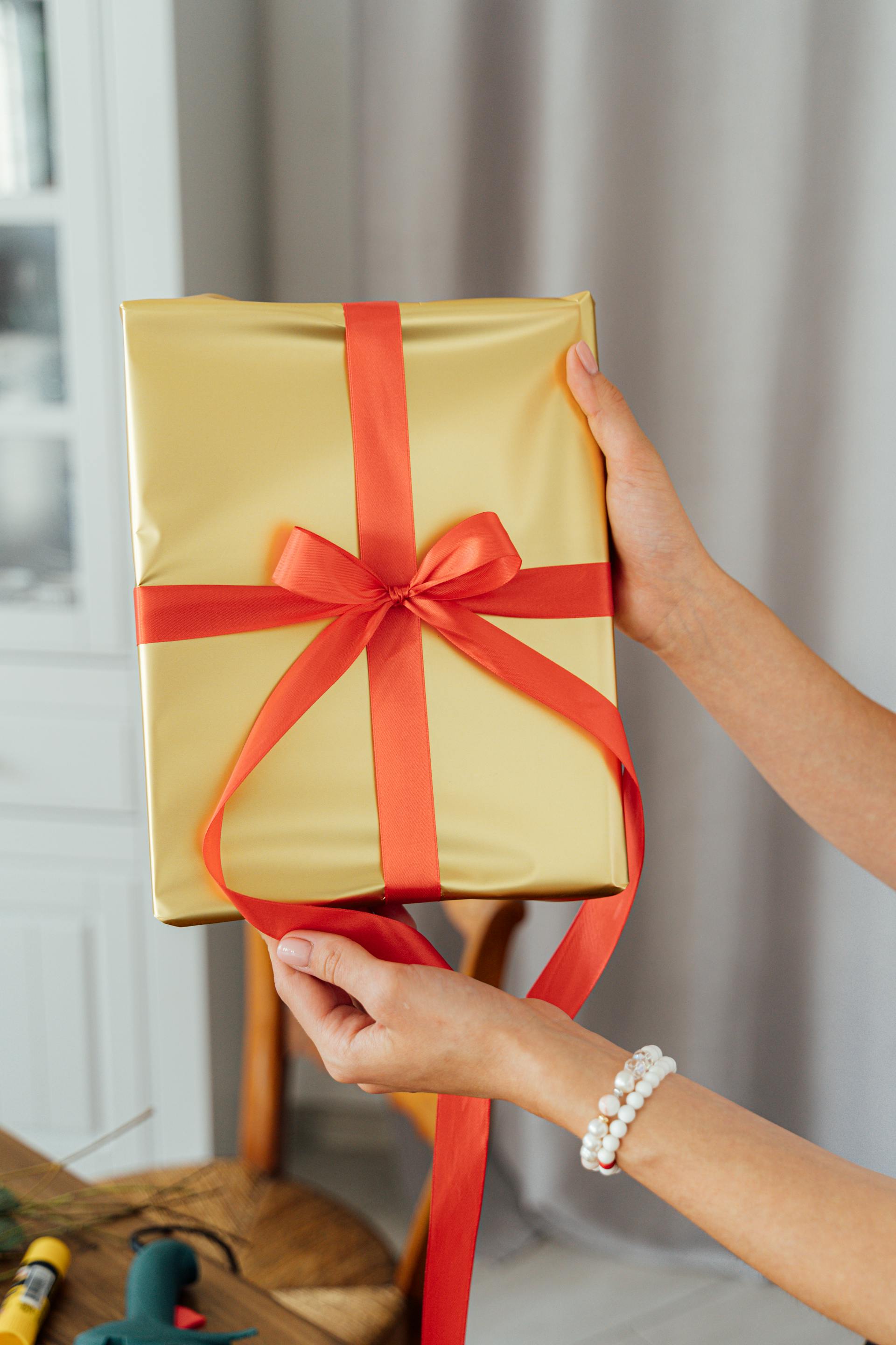 A woman holding a gift | Source: Pexels